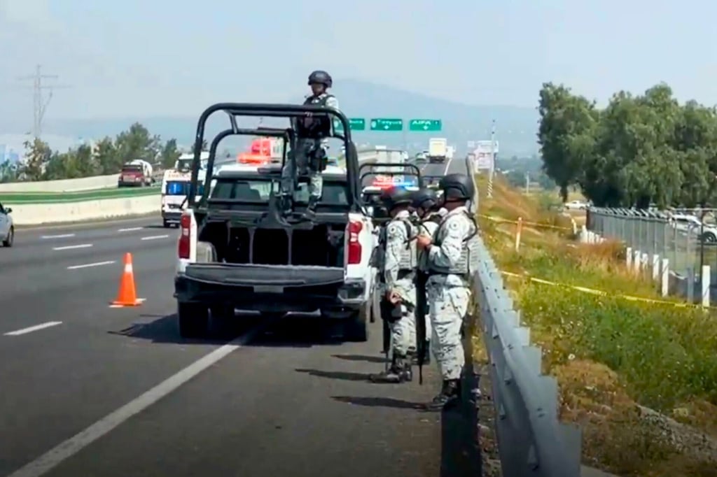 Encuentran cinco cuerpos con ‘tiro de gracia’ en autopista