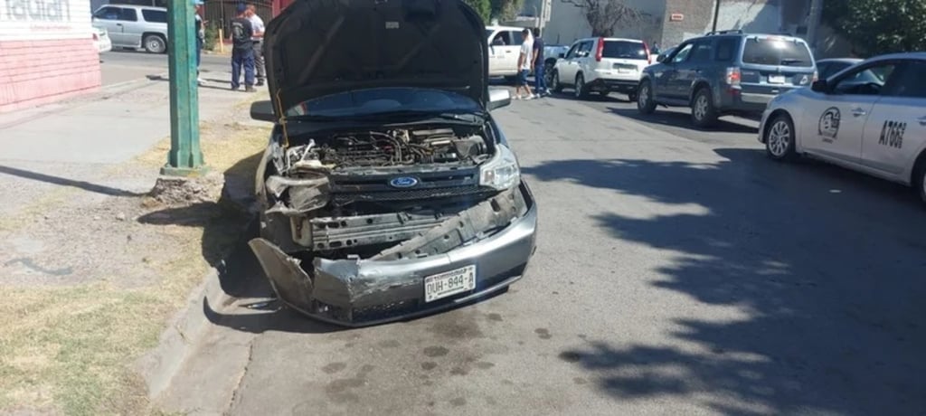 Choque. No respetó la señal gráfica de alto y provocó un hecho vial, en Gómez Palacio.