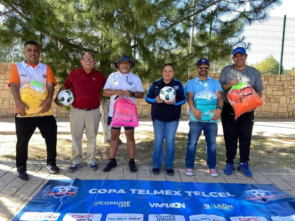 Uniformes. Los representantes de los equipos de la Copa Telmex Telcer recibieron sus uniformes.