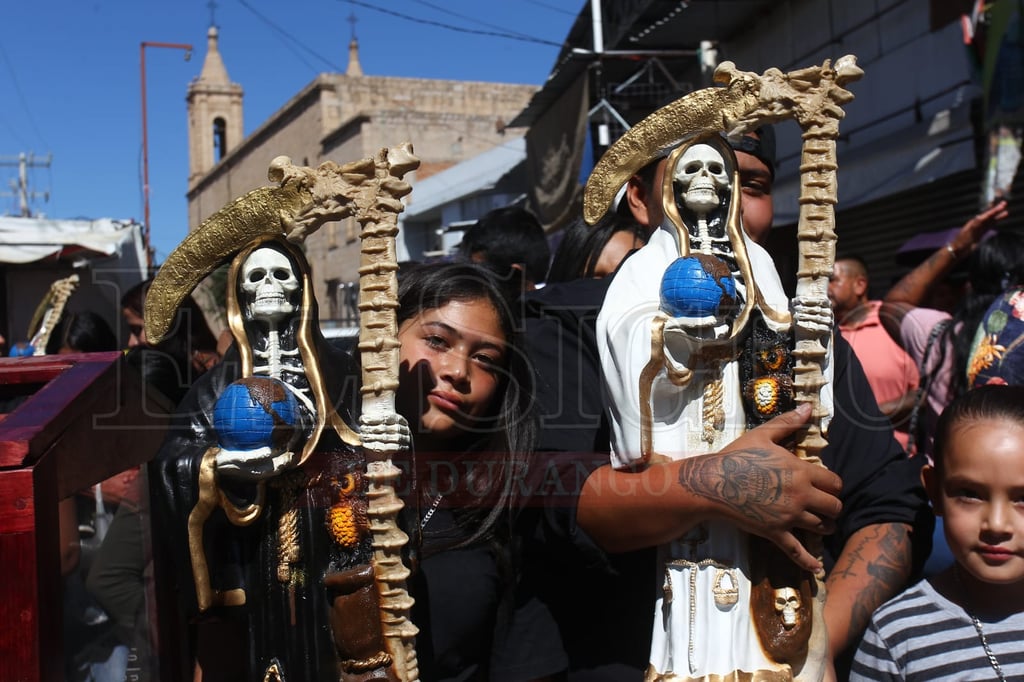 Devotos de la Santa Muerte se reúnen para celebrar su día