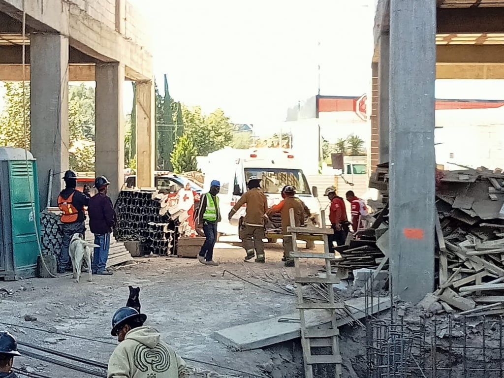 Accidente. Un trabajador sufrió una lesión al caer en un edificio en construcción.