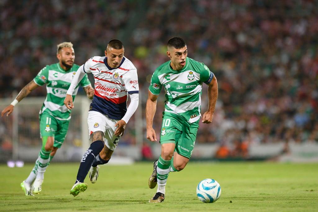 Atractivo. El duelo entre Santos y Chivas roba cámara en el inicio de la jornada 16 del Apertura 2024 de la Liga MX.