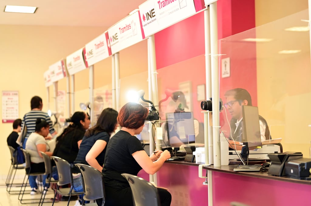 ¿Qué necesitas para tramitar por primera vez tu INE? Aquí te contamos