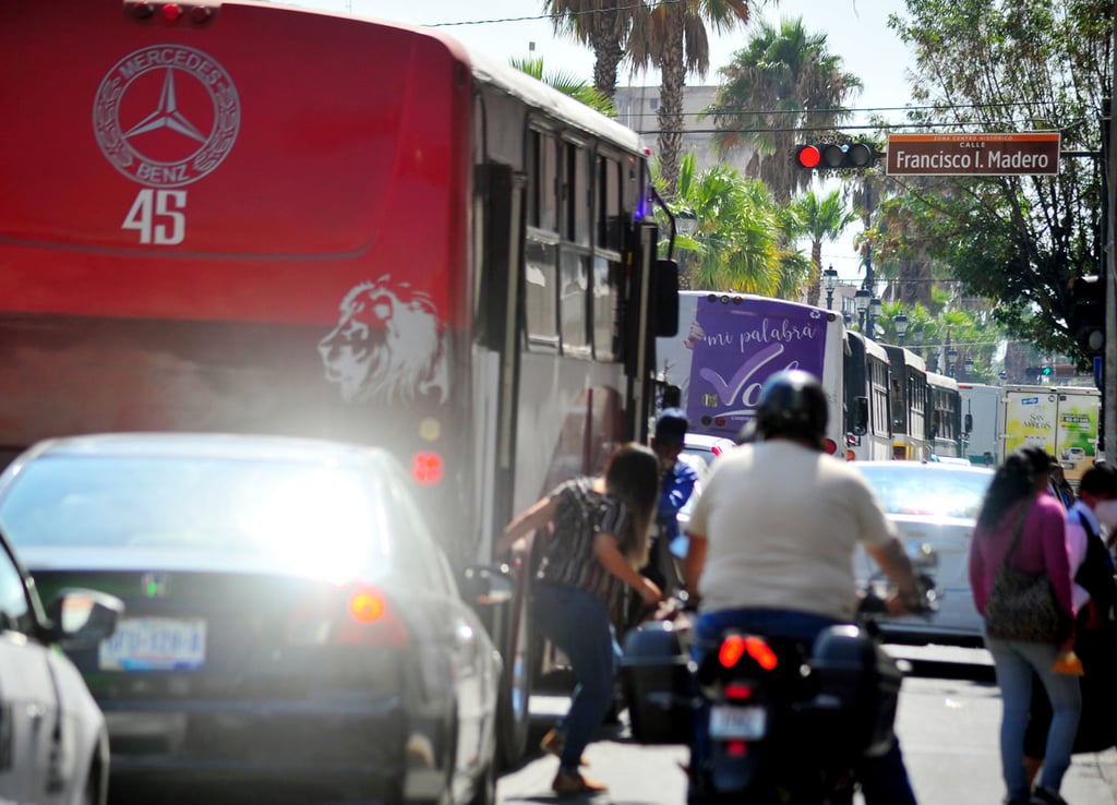 Diversidad. Son varias las rutas de camiones que recorren casi toda la ciudad y llegan hasta colonias de la periferia hasta el Centro.