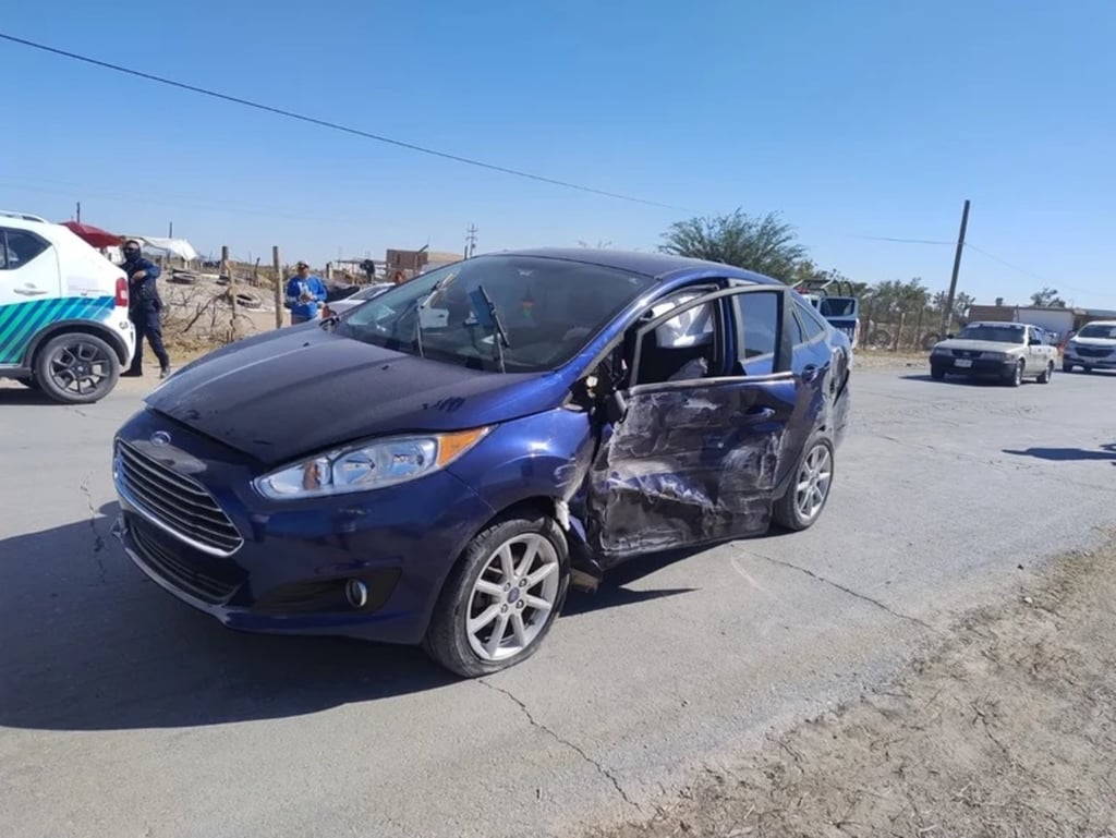 Percance. Fuertes daños materiales se registraron en la carretera que conduce al poblado El Vergelito.