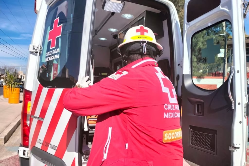 Accidente. Un hombre resultó lesionado, después de que fue atropellado al bajar de su vehículo, con el cual participó en un percance.