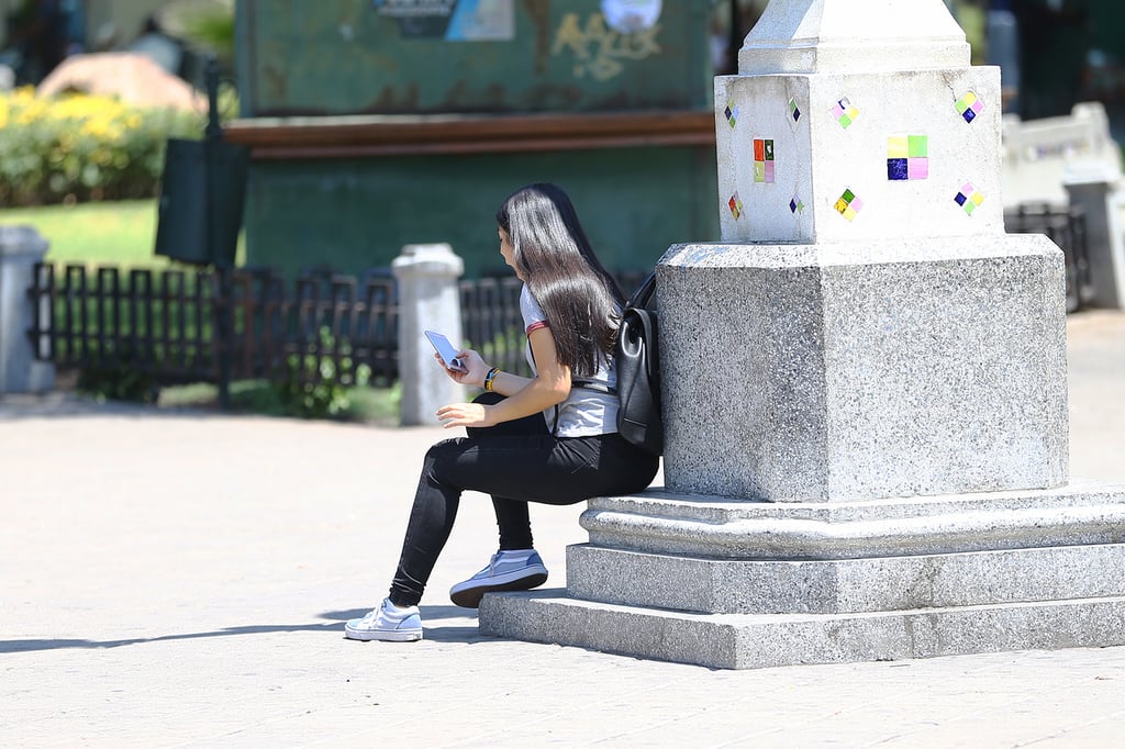 Efecto. El tiempo que pasan los adolescentes frente a los dispositivos está impactando en su salud mental.