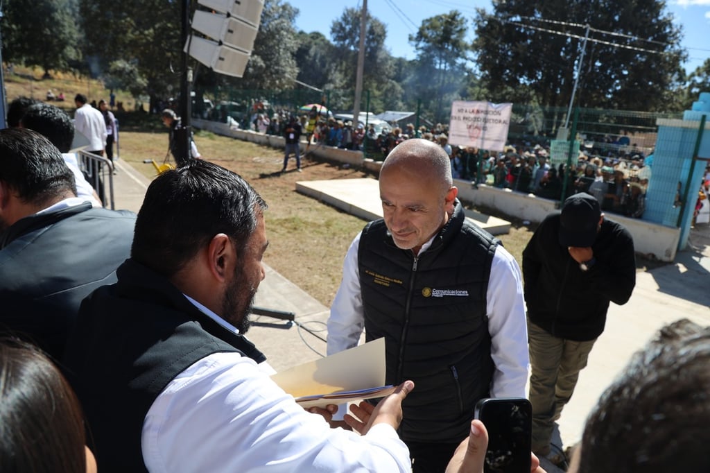 Gestiones. Se entregó la petición de continuación y amplición de la carretera hacia Santiago Papasquiaro.