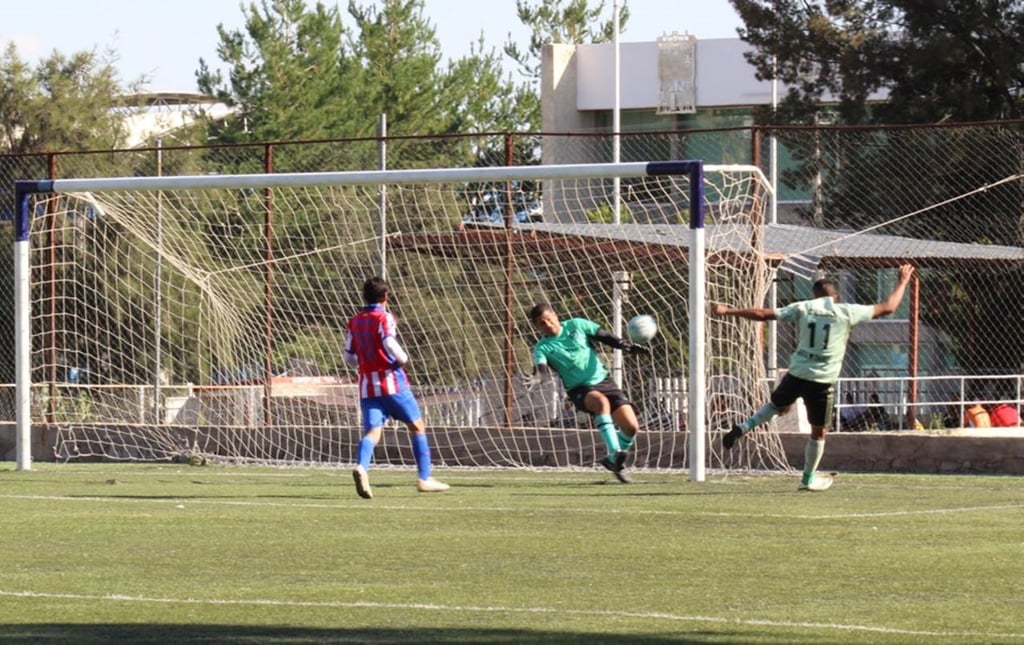 Líder. Lobazos Romero Ciprés se mantiene en la cima de la Liga Durango de Futbol para Veteranos.