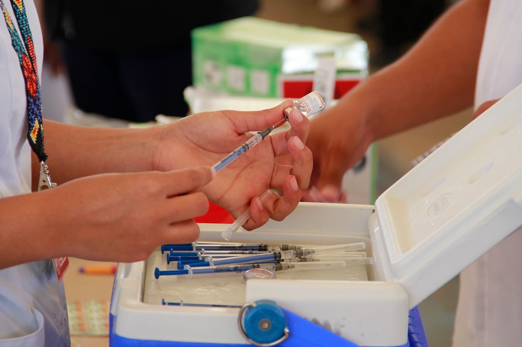 Vacunación. Ayuda a la población a minimizar los cuadros respiratorios.