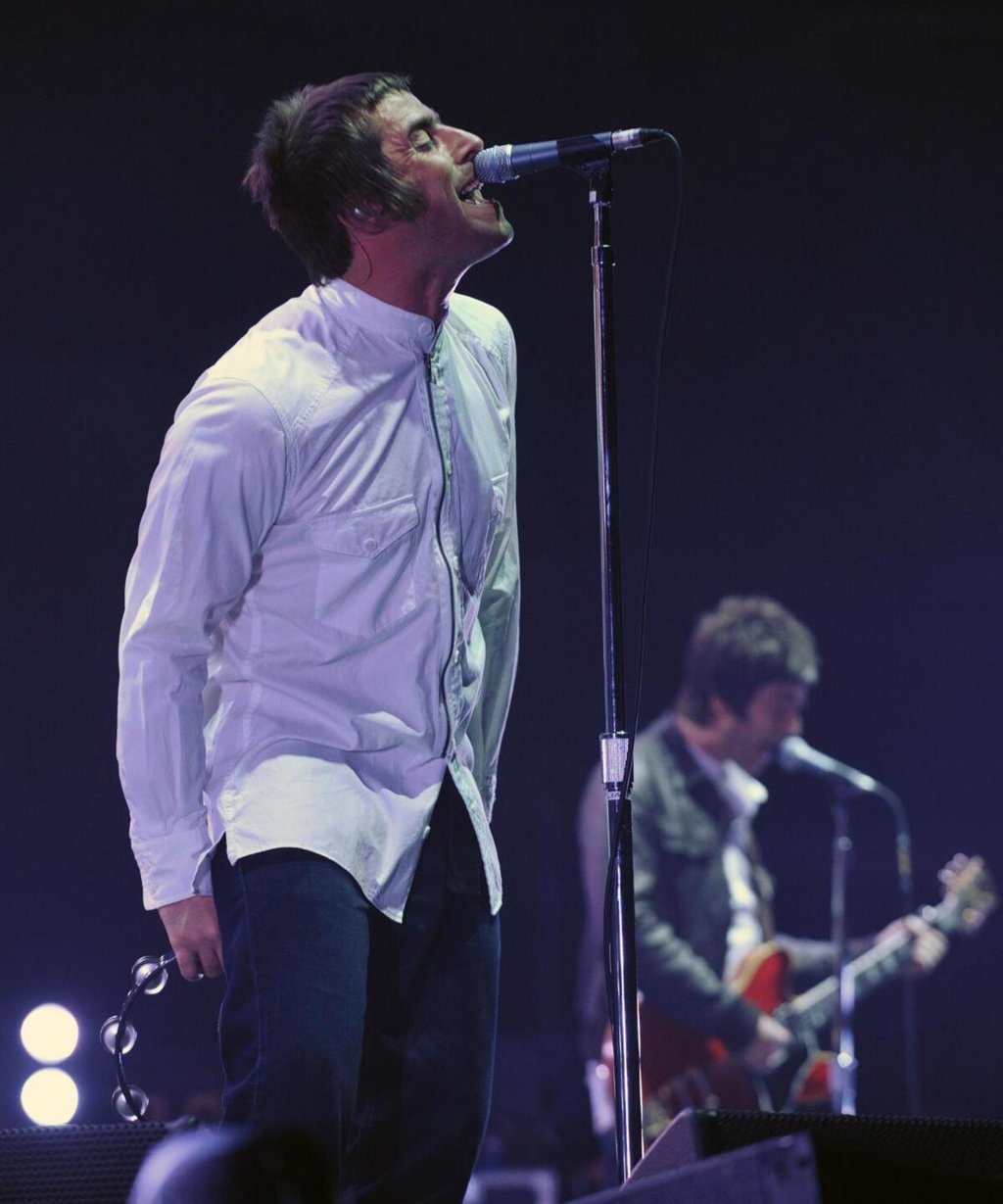 Regreso. Liam y Noel Gallagher no entran a un estadio juntos desde las grabaciones del álbum Dig Out Your Soul en el año 2008.