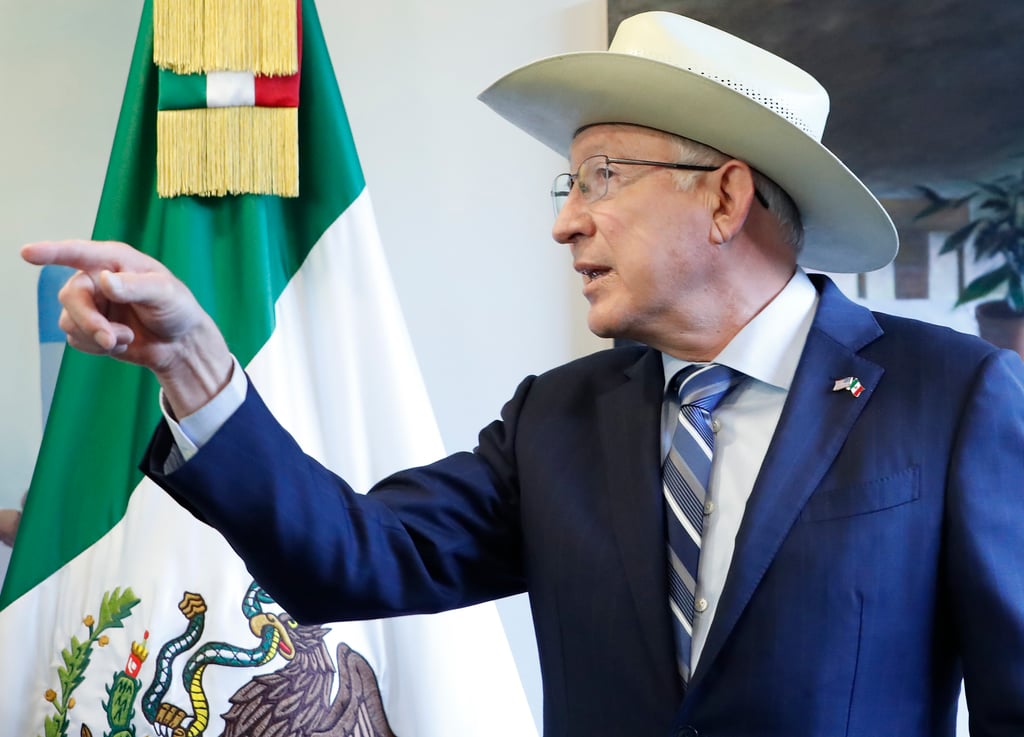 EU respalda a Ken Salazar tras dichos contra AMLO; 'hay trabajo por hacer', asegura