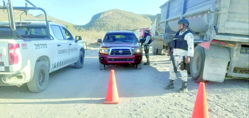 Detalles. Las góndolas encontradas en un camino vecinal de Guadalupe Victoria eran las robadas en Zacatecas a una empresa minera con 240 toneladas de oro, plata y zinc.