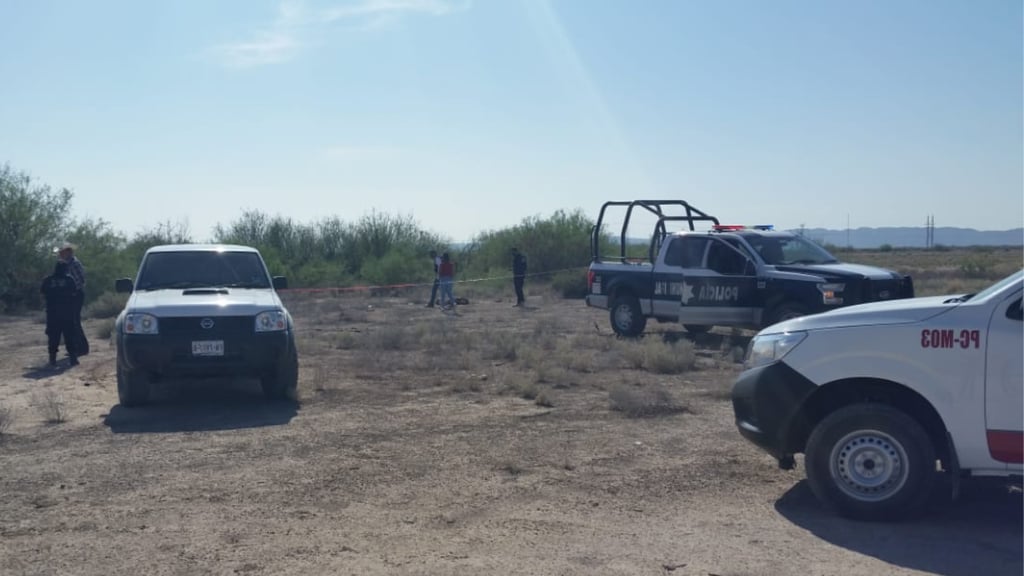 Hecho. Una persona del sexo masculino fue encontrada sin vida y con huellas de tortura en la carretera de cuota Durango-Gómez Palacio.