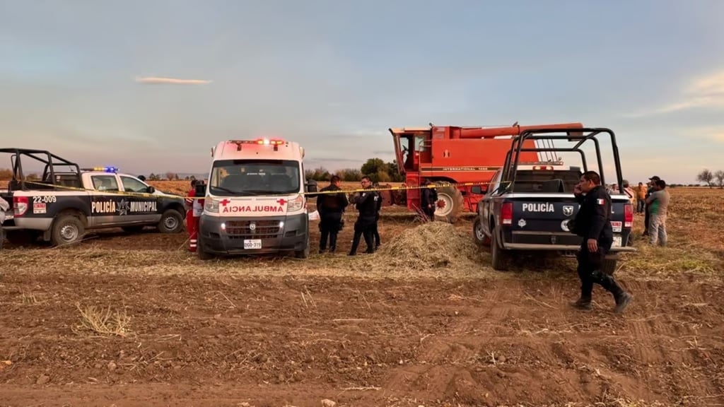 Dolor. Un agricultor murió prensado por una trilladora, mientras realizaba trabajos en su parcela, en el municipio de Gómez Palacio.