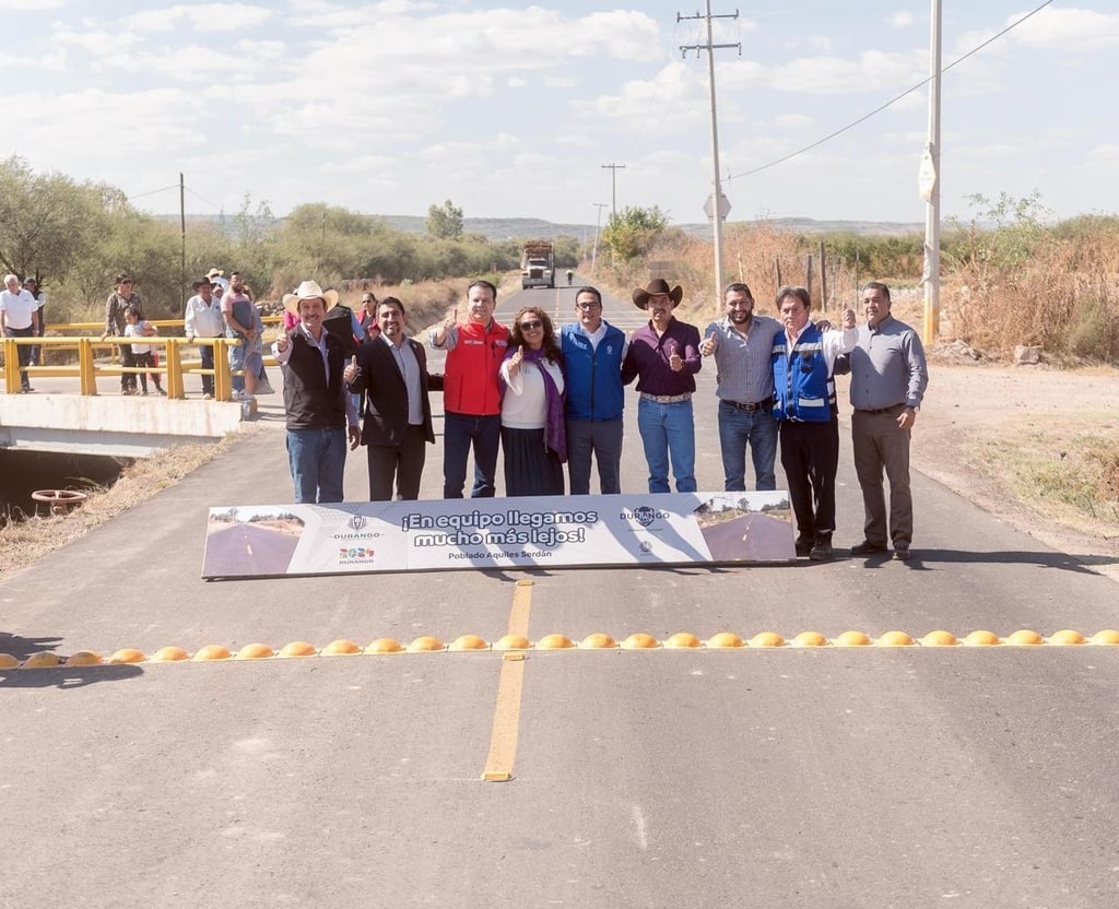 Obra. El gobernador Esteban Villegas entregó junto a Toño Ochoa la pavimentación del camino al poblado Aquiles Serdán, el cual tenía 10 años sin recibir mantenimiento.