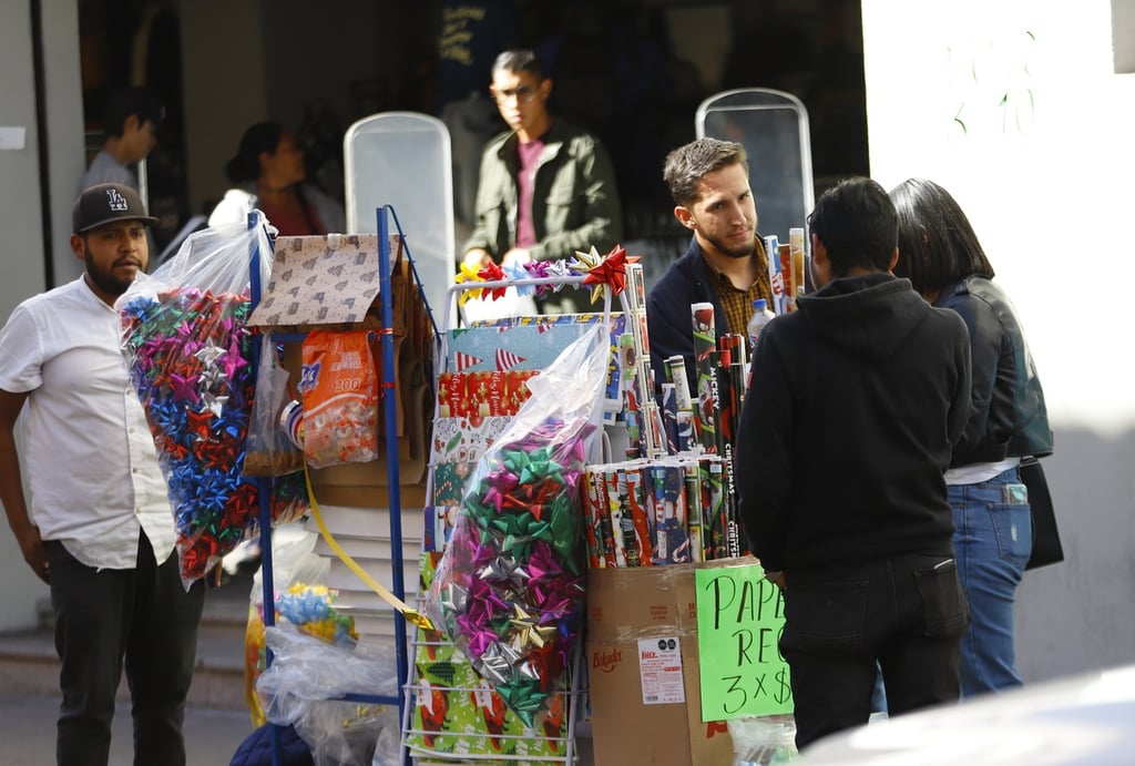 Consecuencia. Las compras navideñas llevan a muchas personas a endeudarse y hacer compromisos que no pueden cumplir.