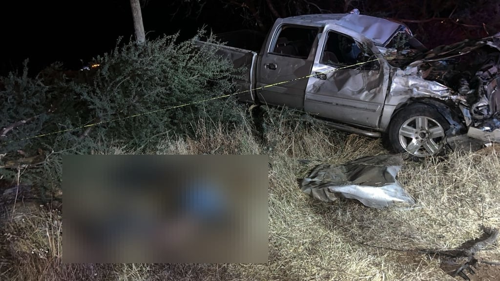 Jóvenes originarios del poblado Adolfo López Mateos perdieron la vida en una volcadura en carretera.