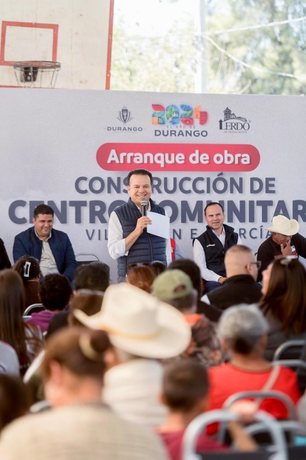 Mensaje. 'Me da mucho gusto que vayamos a arrancar Homero y yo este Centro Comunitario que tanto habían pedido, que tanta falta les hacía porque van a poder hacer muchas cosas', les dijo el Gobernador a las familias de esta comunidad. 