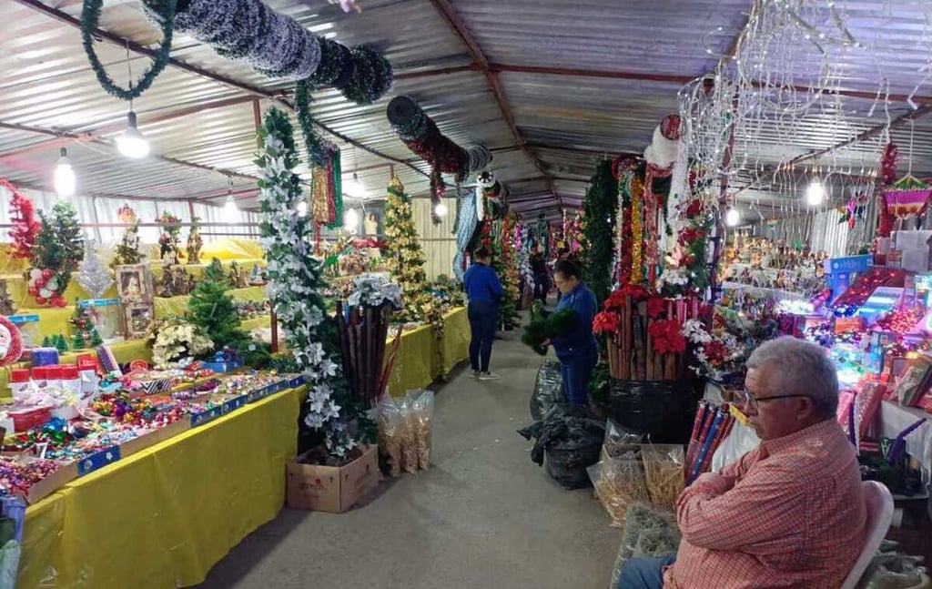 Acción. Los encargados y propietarios de los locales del Mercadito Navideño deben cumplir con tener instalaciones eléctricas seguras, con el objetivo de prevenir accidentes.