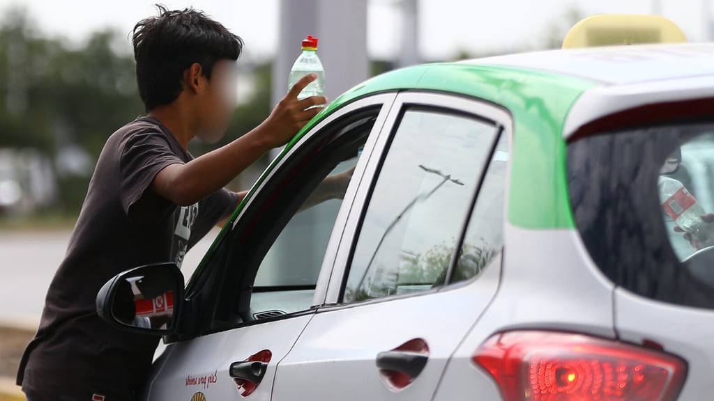 Rescatan a niños trabajando en calles de Durango; ahora serán 'apadrinados'