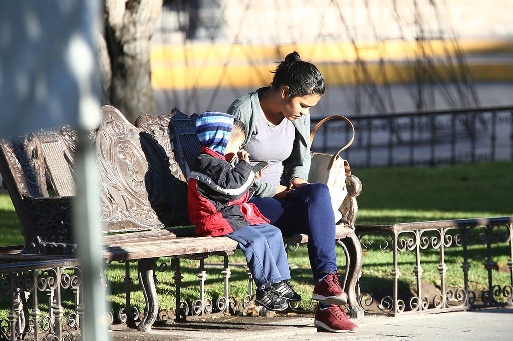 Protección. Es importante abrigar a los niños durante las mañanas y noches, que es cuando más frío hace en la ciudad.