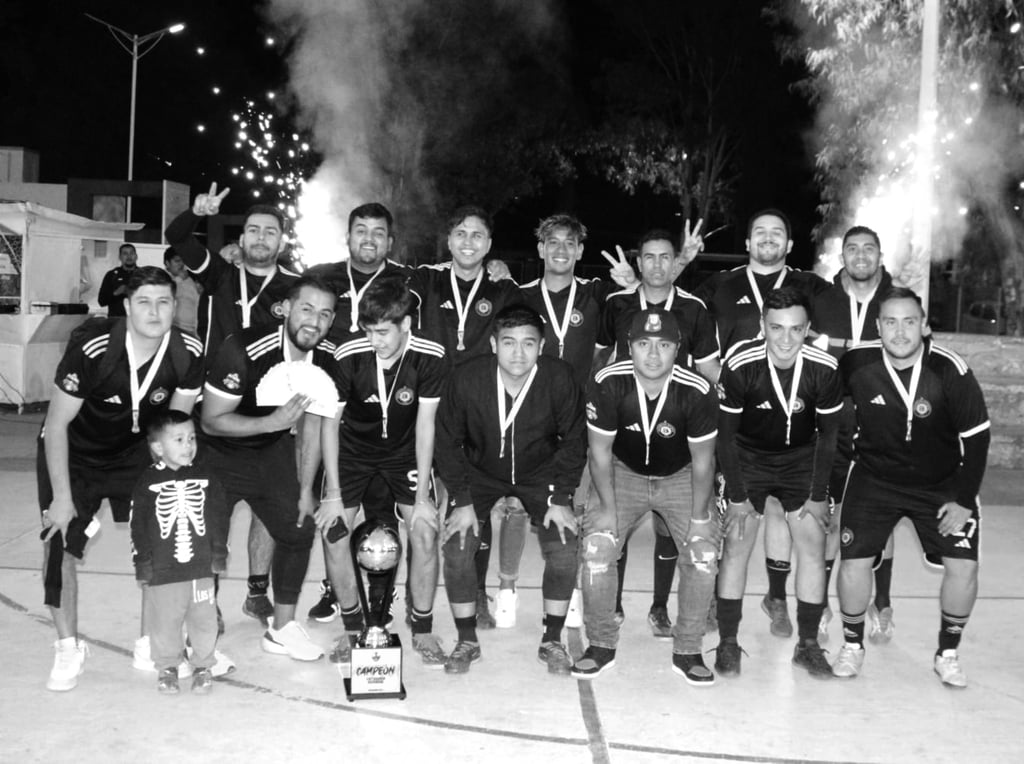 Bicampeones. Los jugadores de Fisio Butzman levantaron el título de monarcas y se convierten en bicampeones de la Liga Chapultepec.