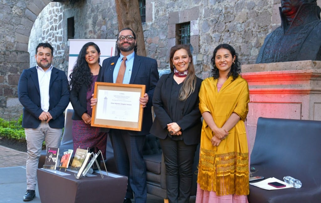 Entregan Premio Bellas Artes de Novela