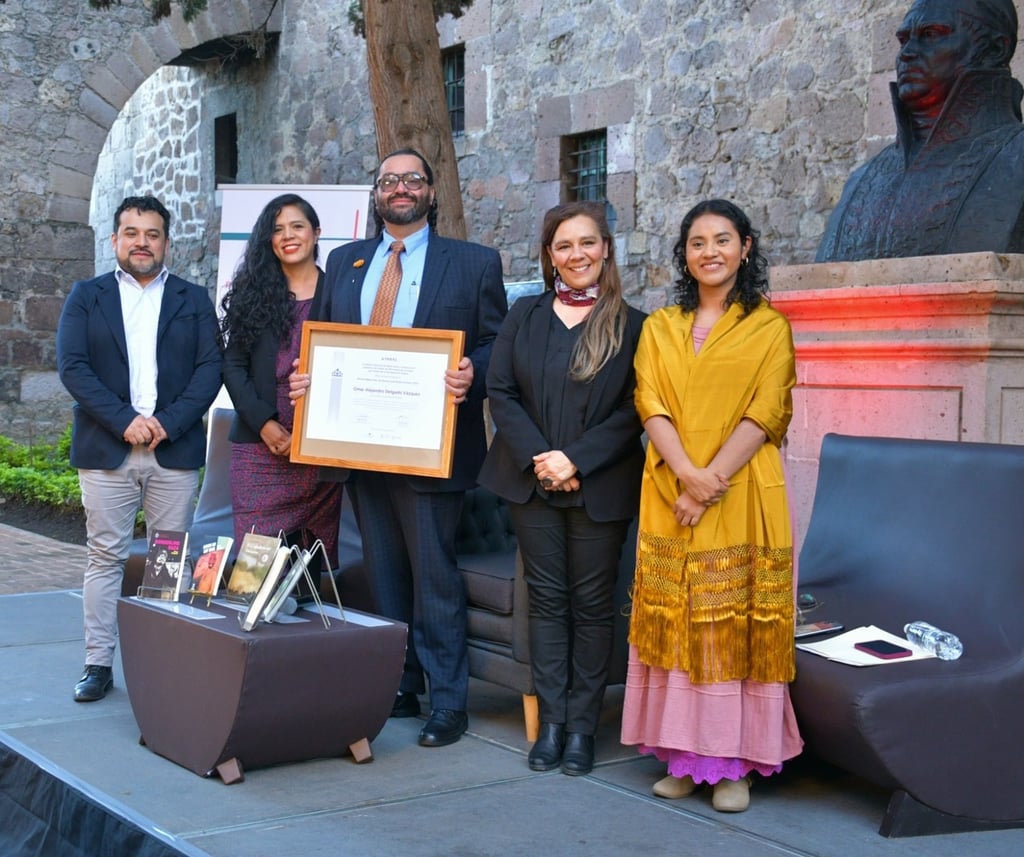 Obra. El libro 'Los mil ojos de la selva' del escritor Omar Delgado, recibió el premio de este año.