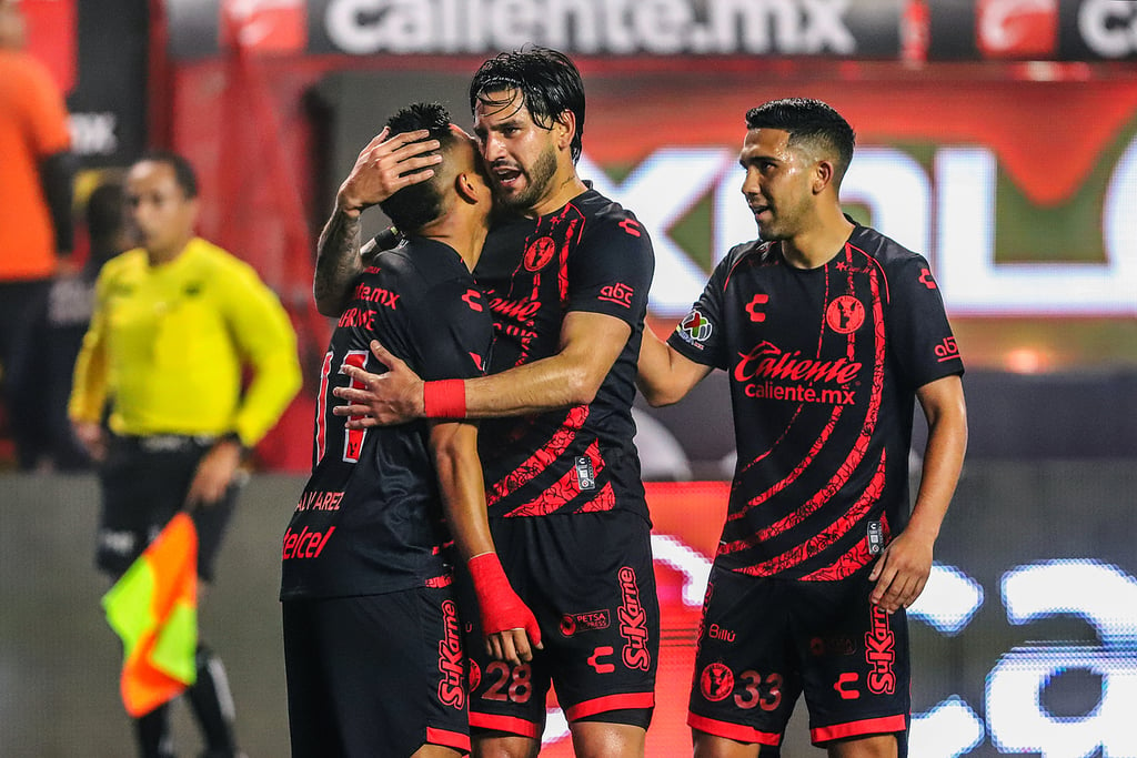 Goliza. Los Xolos de Tijuana del entrenador colombiano Juan Carlos Osorio pasaron este miércoles por encima del líder Cruz Azul y con una goleada por 3-0 pusieron un pie en las semifinales.