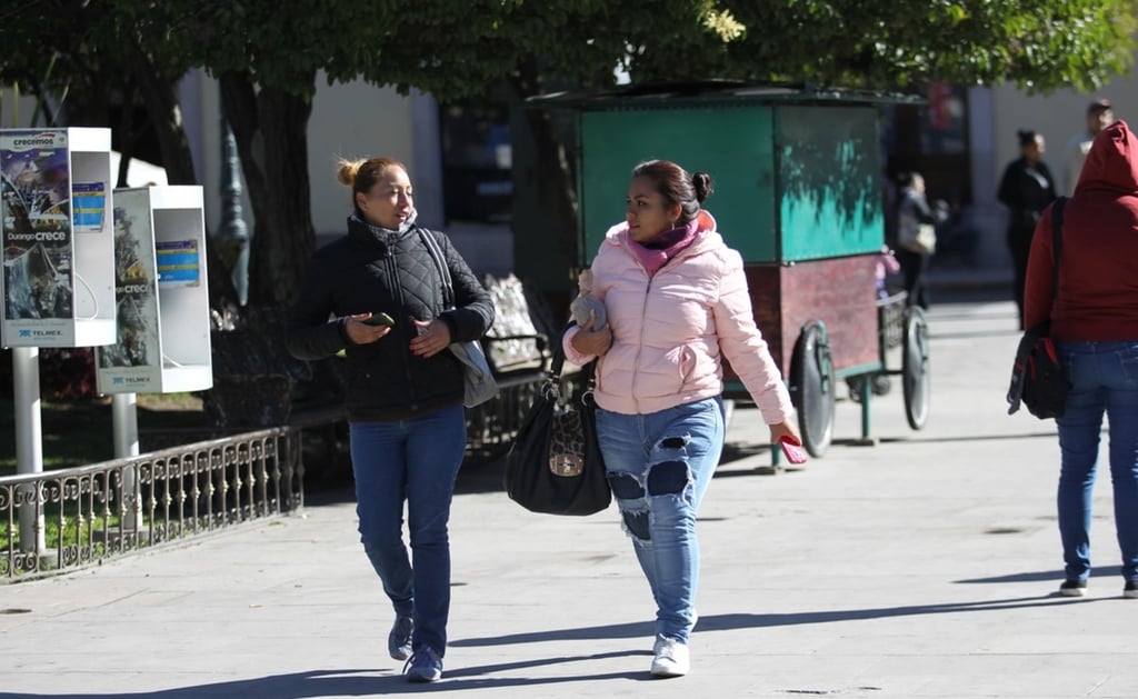 Frío. En la ciudad de Durango por las mañanas la temperatura es fría, aunque por las tardes un poco cálida.