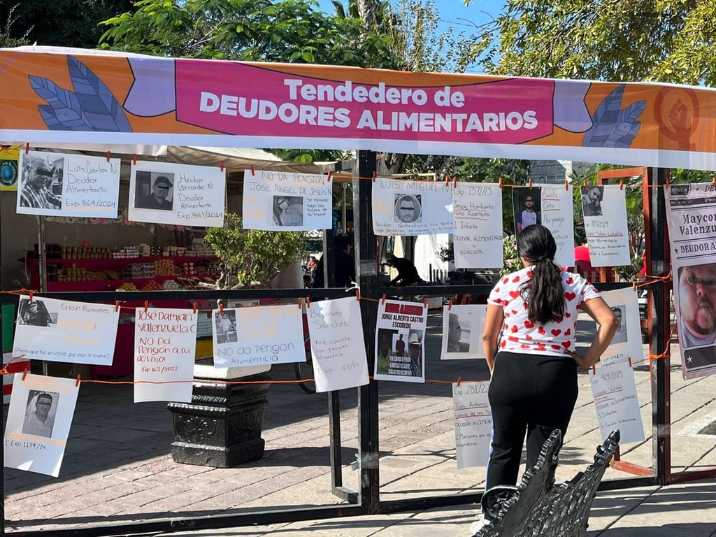 Se exhibieron fotografías de hombres que incumplen su responsabilidad de proveer apoyo económico para la manutención de sus hijos. 