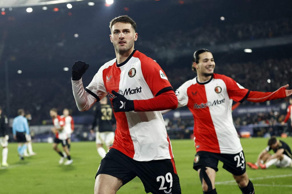 Santi Giménez marcó su primer hat-trick de la temporada | VIDEO