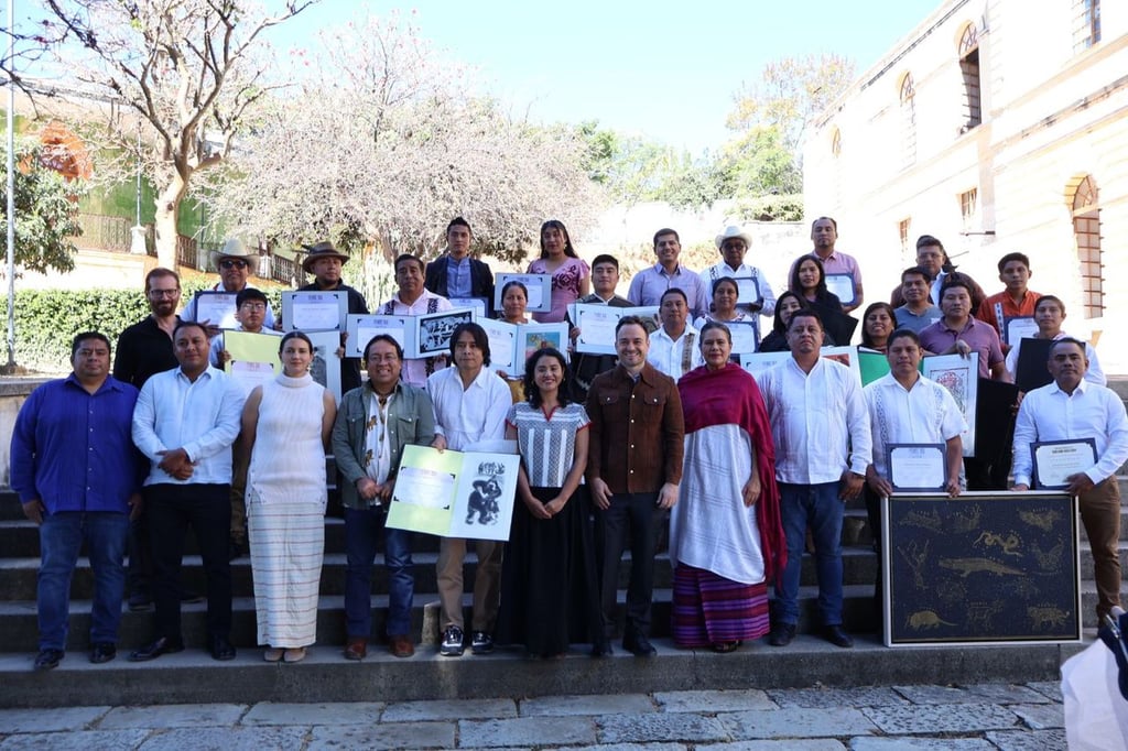 Premiados. El Centro de las Artes de San Agustín premió a los mejores trabajos en zapoteco, mixteco, chinanteco y huave.