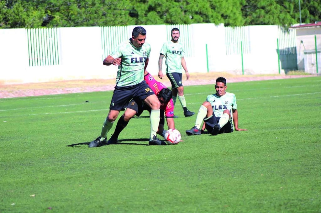 Finalista. Lobazos Romero Ciprés buscará el tricampeonato en la categoría Premier de la Liga Durango de Futbol para Veteranos.