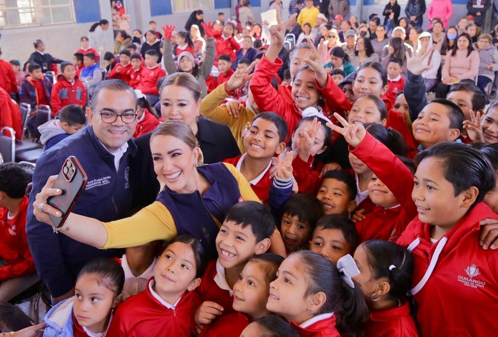 Propósito. El reparto de juguetes y aguinaldos no se ha detenido, ya que el objetivo es llegar a casi 300 mil niños de los 39 municipios, esto antes de la celebración de la Nochebuena y la Navidad.