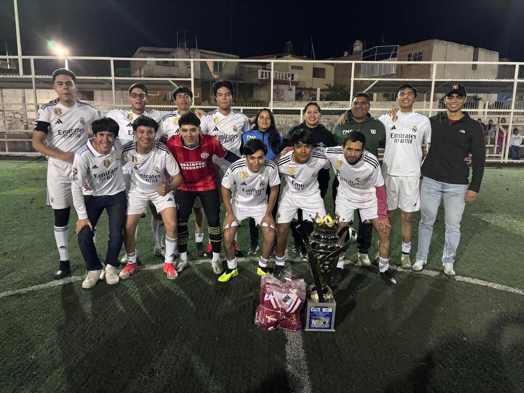 Campeones. Trofeo y Uniformes se llevaron los jugadores del Atlético Norte por ser campeones en la Galindo Higuera.