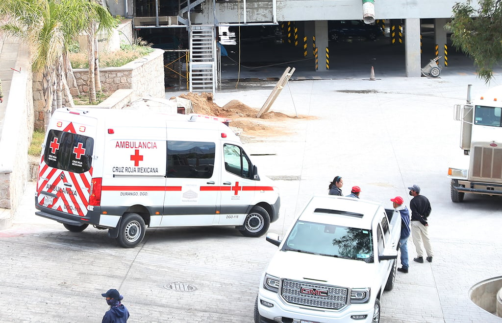 Joven mujer muere luego de sentirse mal en estacionamiento de la Torre V1