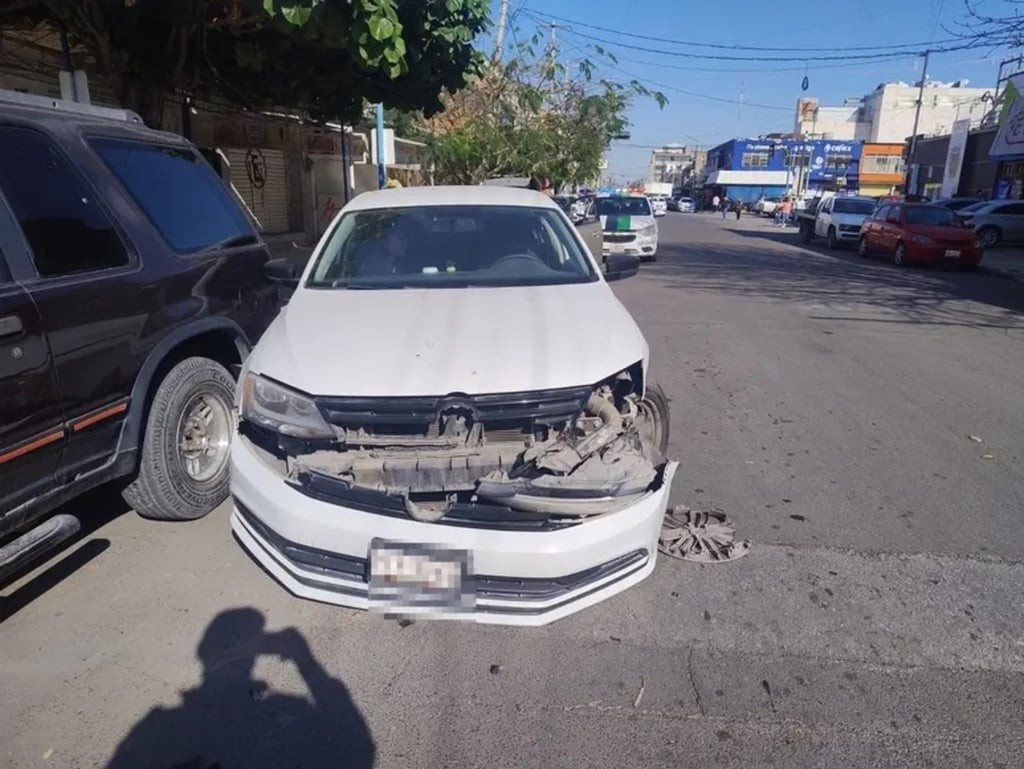 Hechos. Salió sin precaución tras estar estacionada y provocó un accidente vial en la Zona Centro de Gómez Palacio.