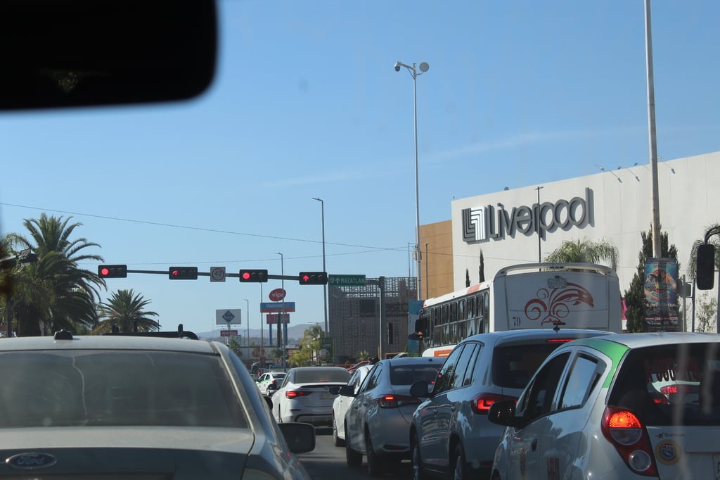 Hora Pico. Ya sea vehicular o peatonal, el Centro de Durango registra una alta movilidad de personas que antes no se veía.