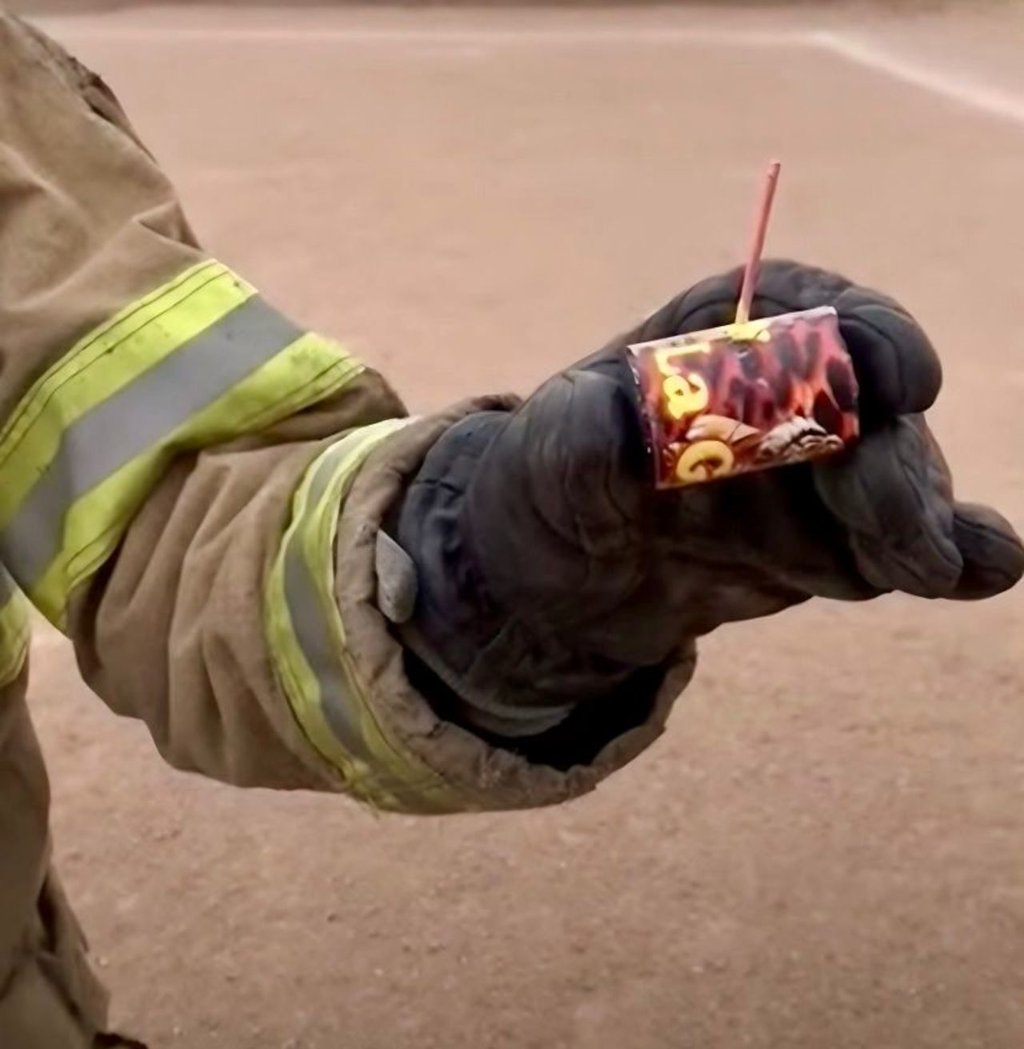 Accidentes. Los niños deben estar bajo supervisión de los padres en todo momento y no acercarse a la pirotecnia.