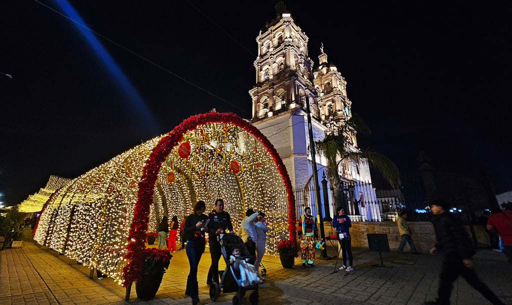 Postura. Reportaron pérdidas los comercios con venta de artesanías, mezcales y souvenirs.