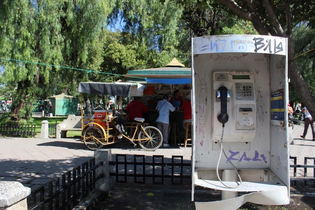 Red de telefonía pública en las calles de Durango