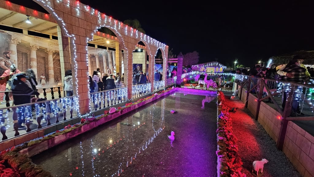 Visitas. Fue el primer año que el nacimiento forma parte de la Feria Navideña.