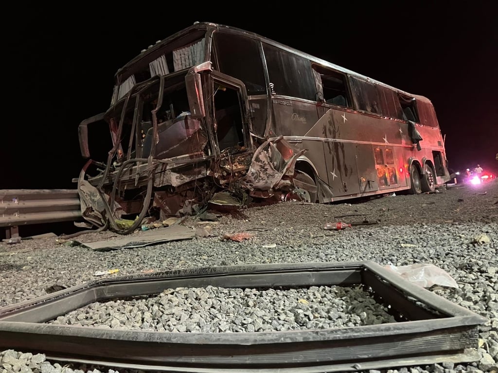 43 pesonas viajaban en un autobús de turismo y se accidentó en la Supercarretera.