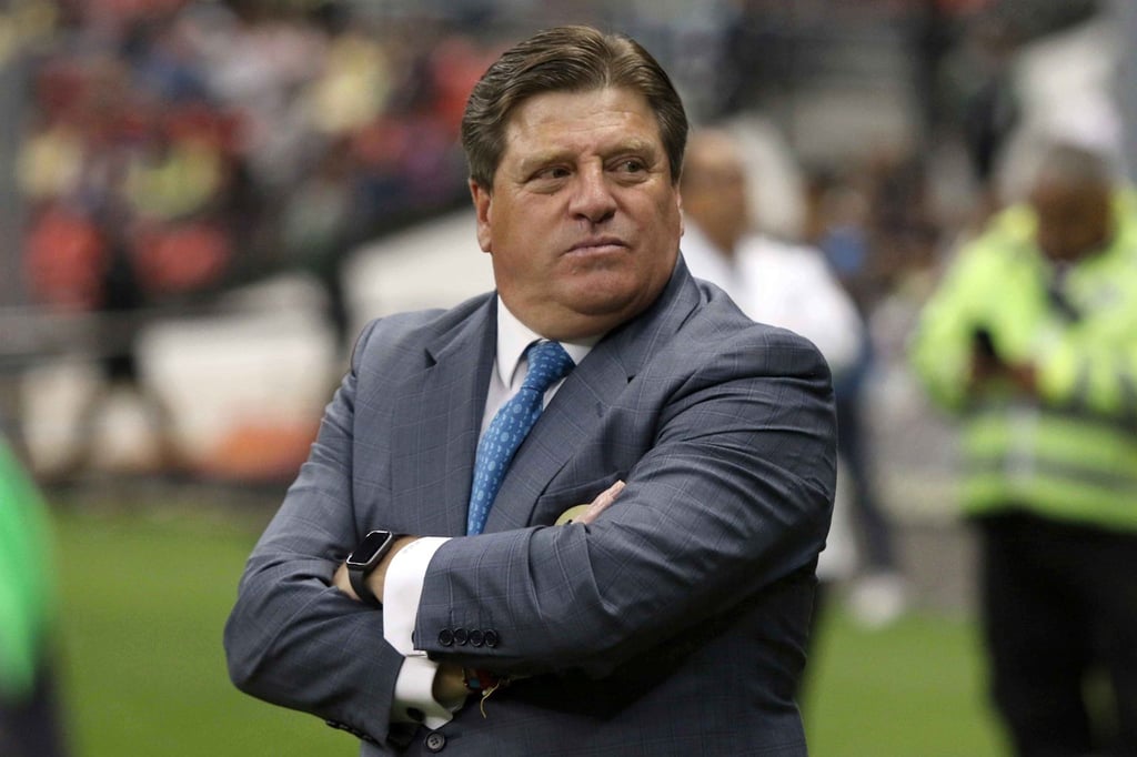 El primero.   El entrenador mexicano Miguel Herrera fue nombrado este martes nuevo seleccionador de Costa Rica, el primero de esa nacionalidad en dirigir a los Ticos en la historia.