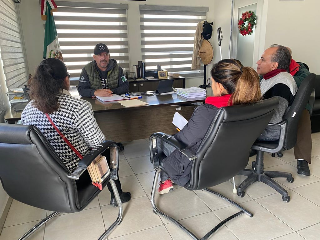 Reunión. La Asociación de Ciegos y Débiles visuales en el Deporte se reunieron con el Director del IED.