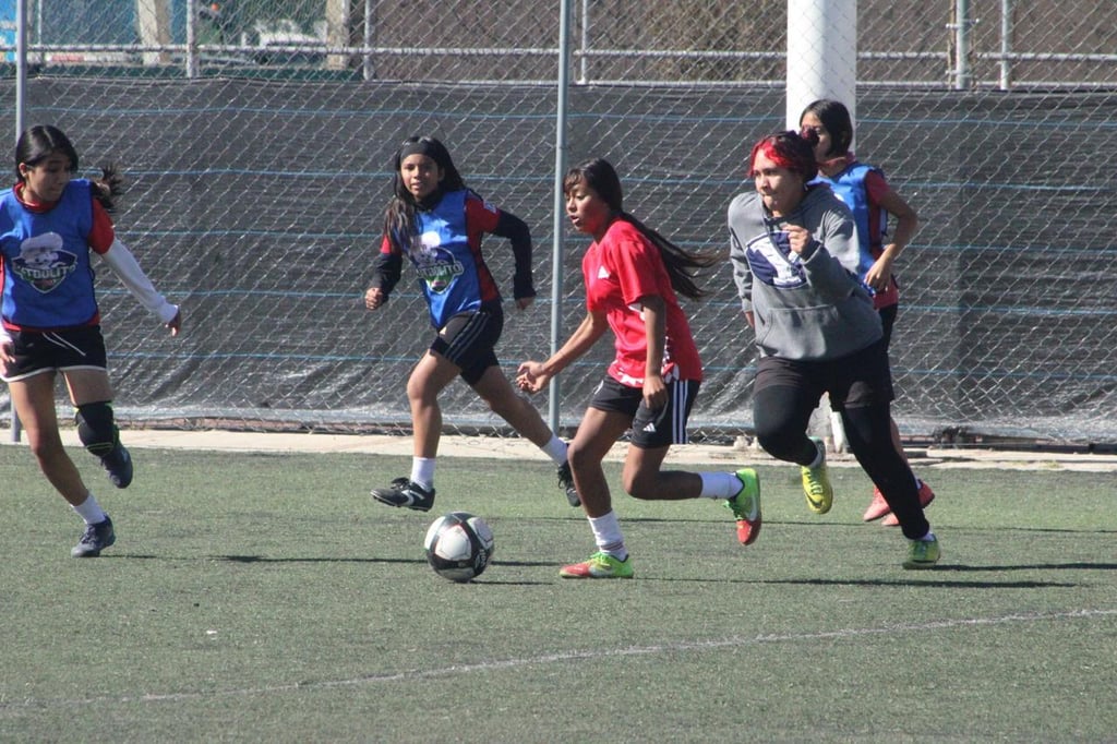 Fogueo. La Selección Durango de futol femenil continúa con su preparación rumbo a los Jueos Nacionales Conade, además de reunir talento de todo el estado.