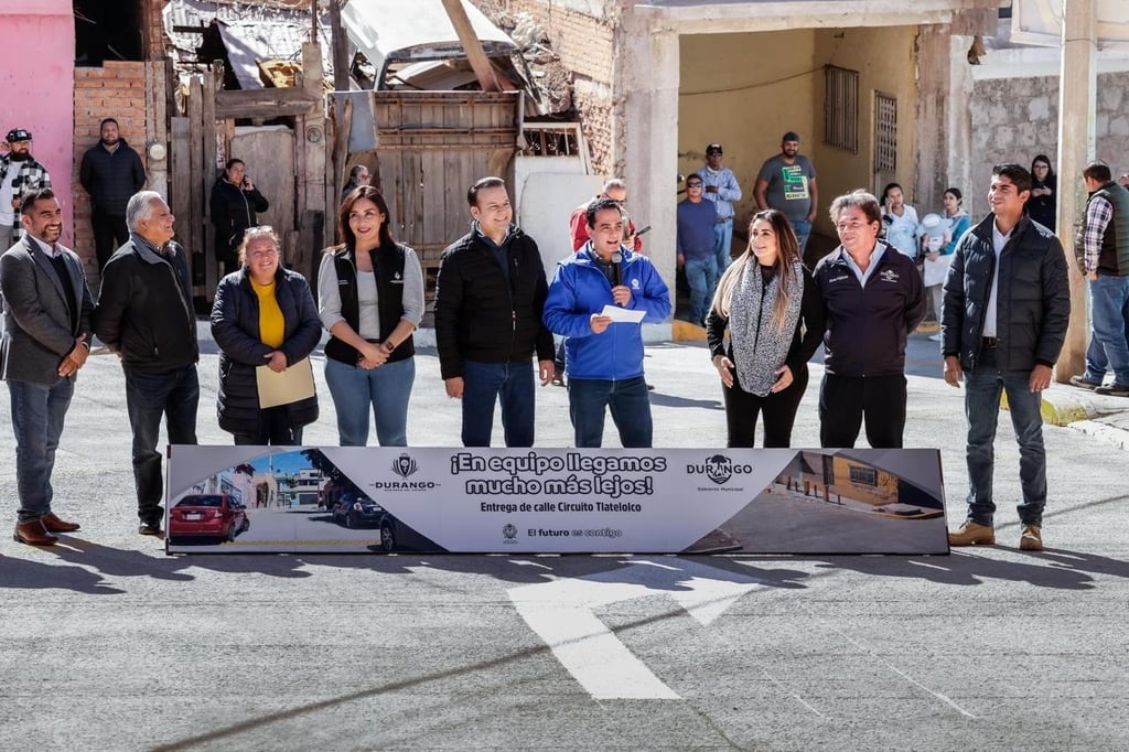 Ventajas. El gobernador Esteban recorrió junto al Alcalde estas nuevas avenidas que permitirán jugar a los niños con seguridad, así como mayor plusvalía a los hogares de la zona.