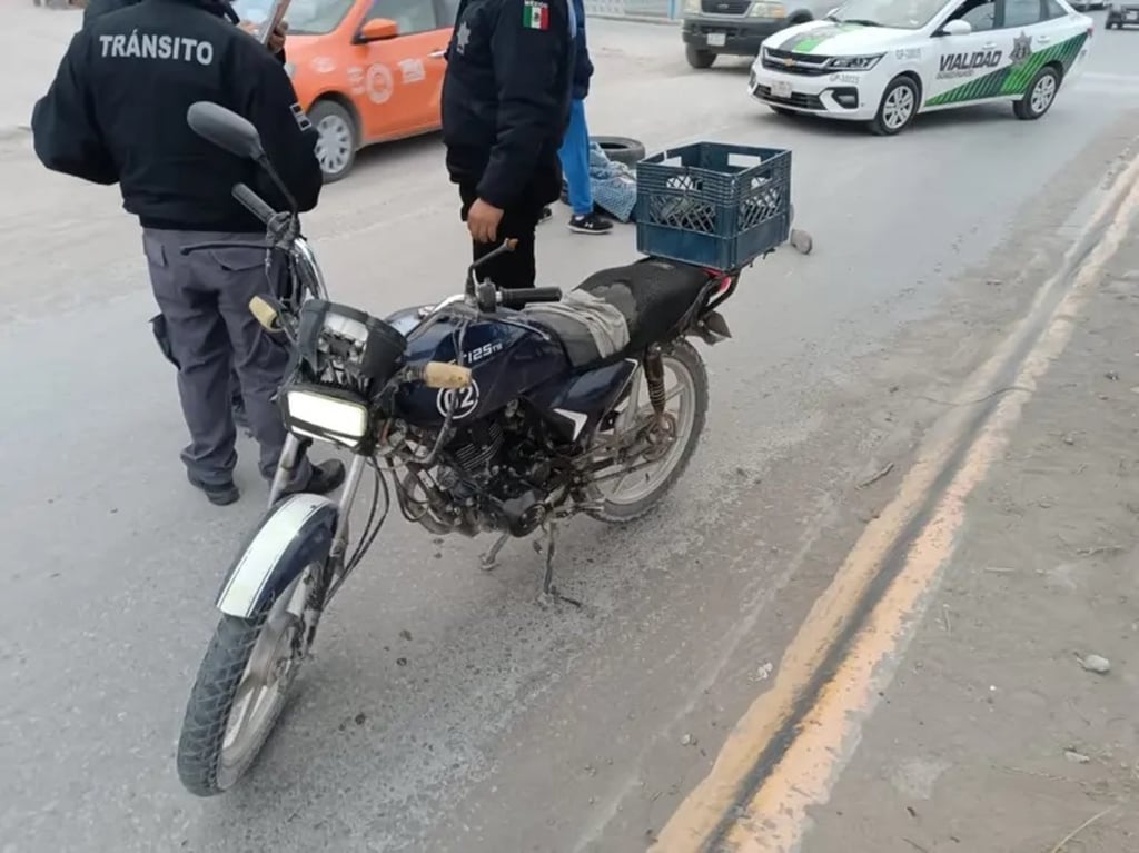 Accidente. Una joven fue arrollada por un motociclista en Gómez Palacio y terminó en el hospital.